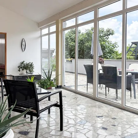 2 Bedroom Cozy In Žminj