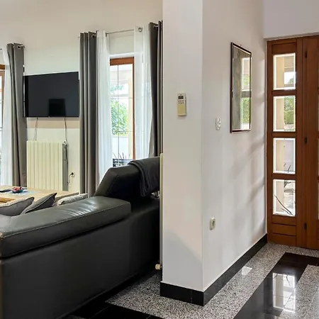 2 Bedroom Cozy In Lejlighed Žminj