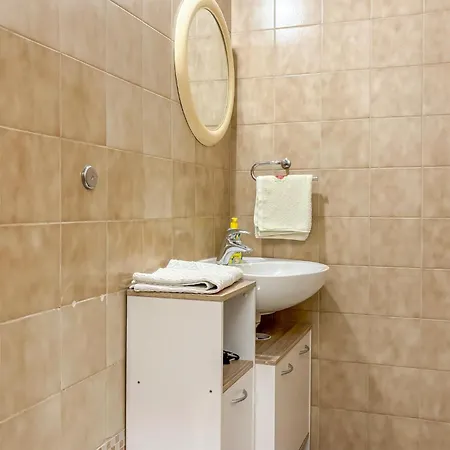 2 Bedroom Cozy In